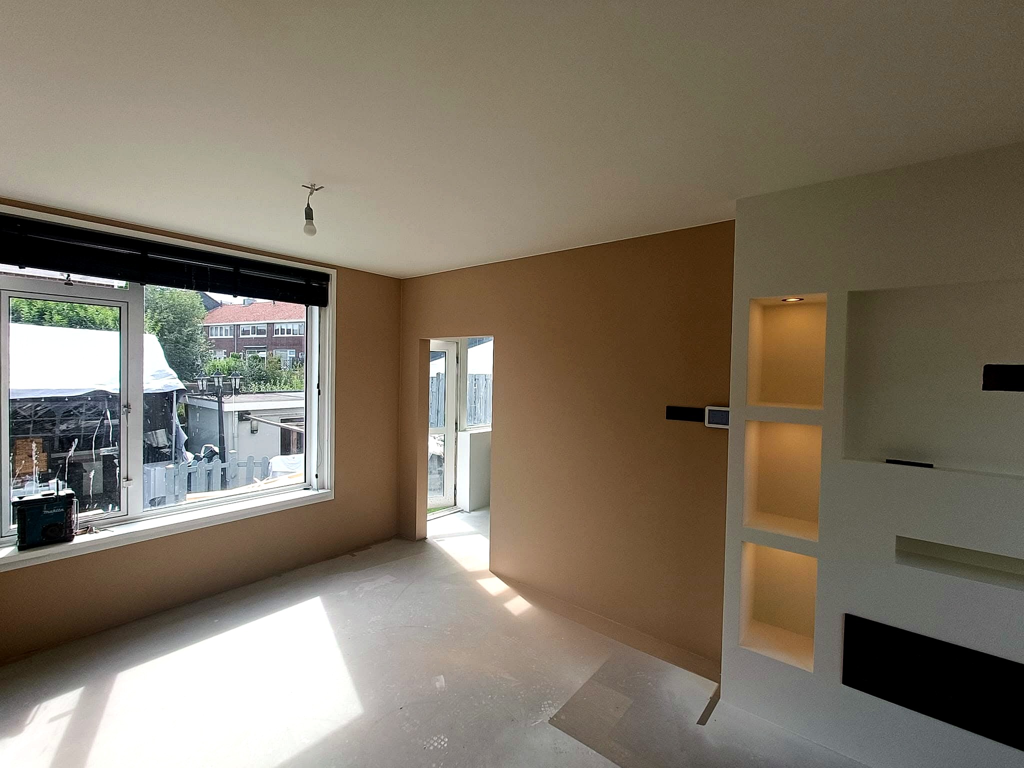 Kale ruimte klaar voor stucwerk, renovatieproject